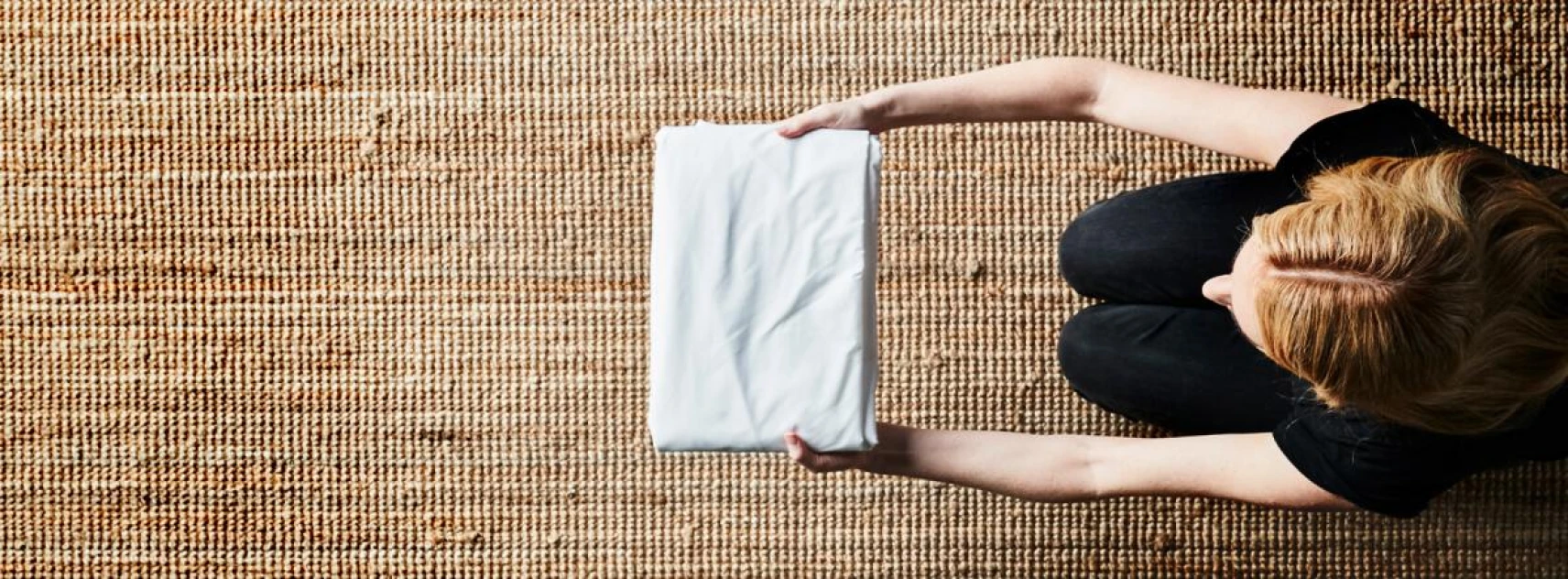 How to fold a fitted sheet